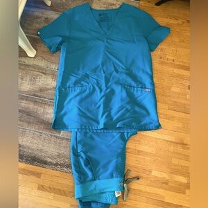 Figs scrubs size small